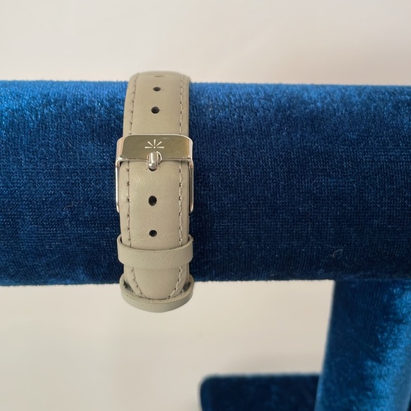 Isaac Mizrahi Watch Stainless Steel Case Horse Bit Style Grey Strap Watch - Picture 5 of 11